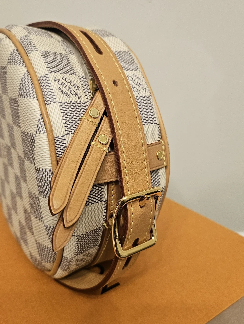 Louis Vuitton Boite Chapeau Souple PM Crossbody Bag in the beautiful Damier Azur - Picture 12 of 12